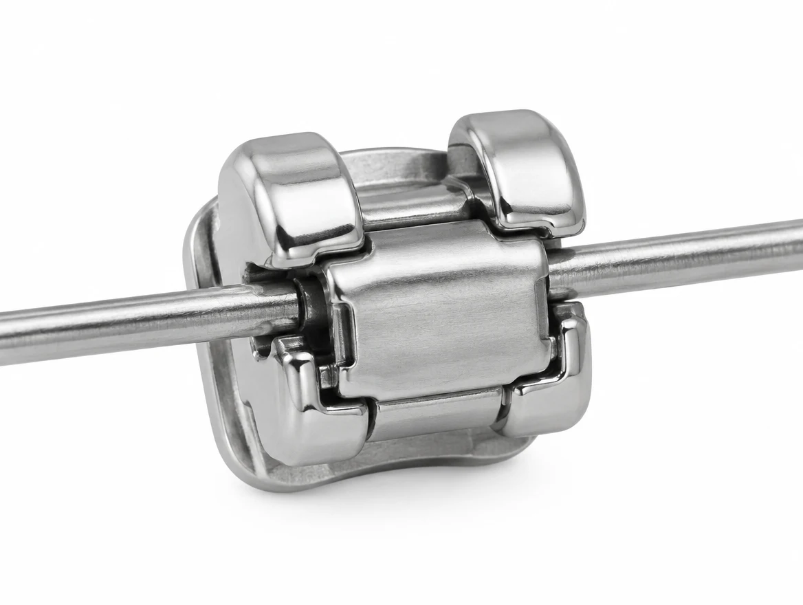 Bracket metálico de autoligado con compuerta, sin ligas.